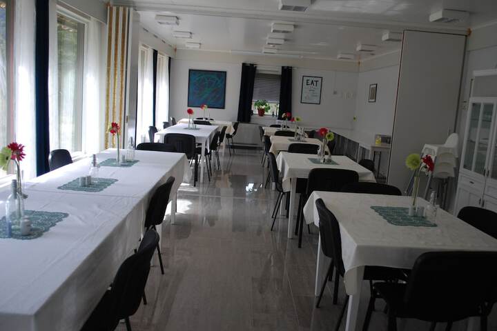 Dining 8 of 13