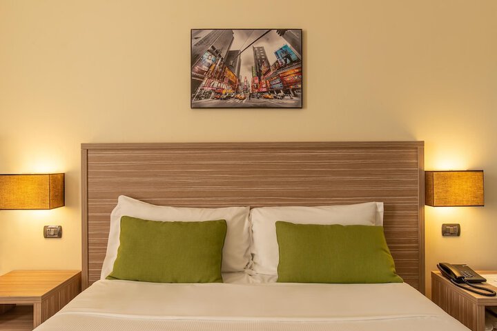 Room 15 of 77