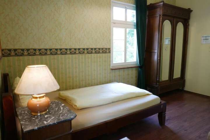 Room 2 of 16