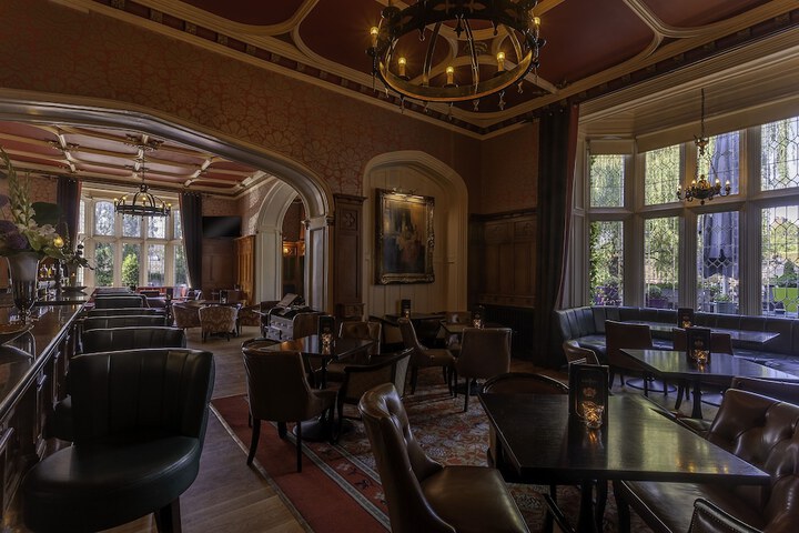 Lounge 40 of 56