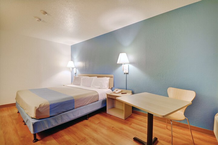 1 King Bed (2 of 3)