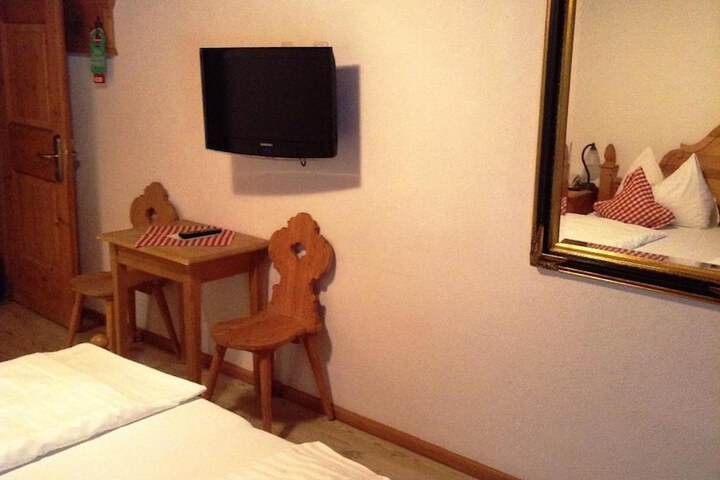 Room 6 of 30