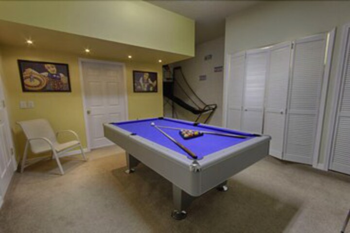 Room 6 of 19