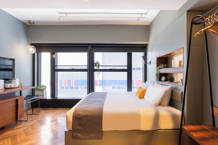 Room 5 of 18