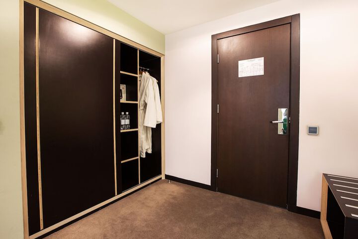 Room 19 of 35