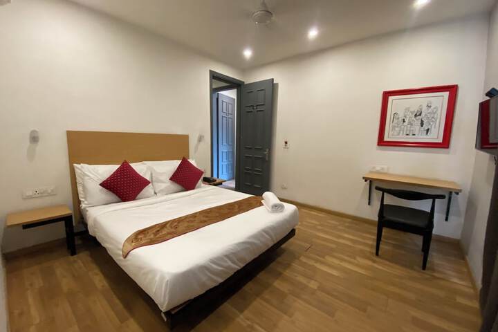 Room 10 of 43
