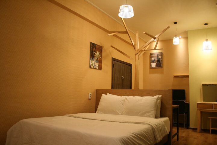 Room 25 of 42