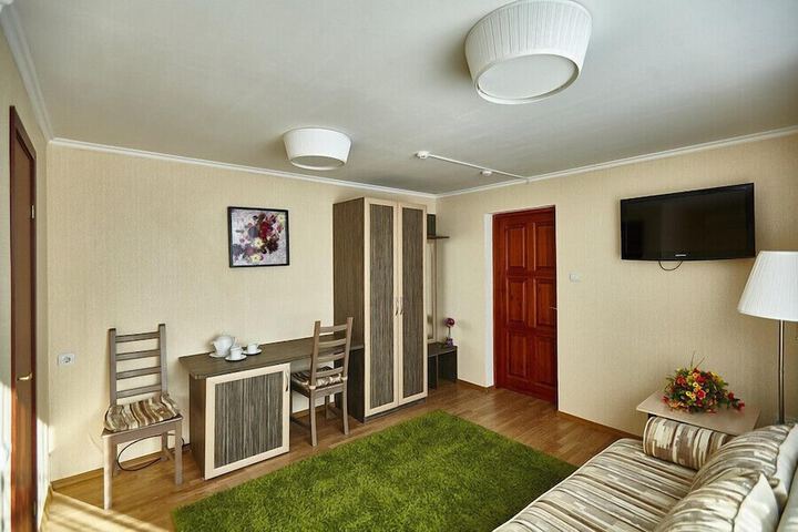 Room 30 of 48
