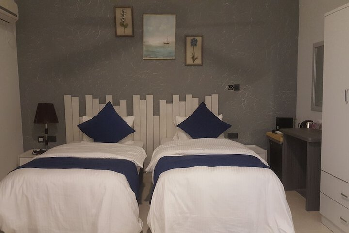 Room 6 of 14