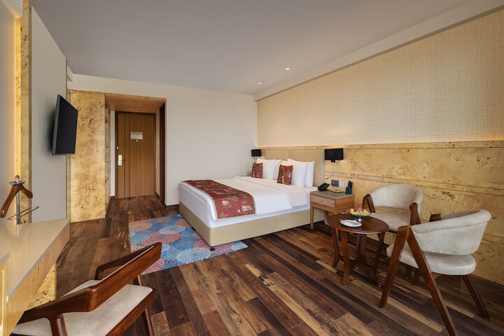 Room 7 of 32