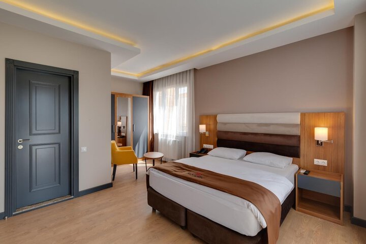Room 13 of 48