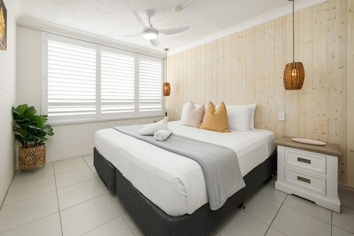 Room 33 of 182