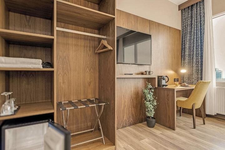Room 33 of 131