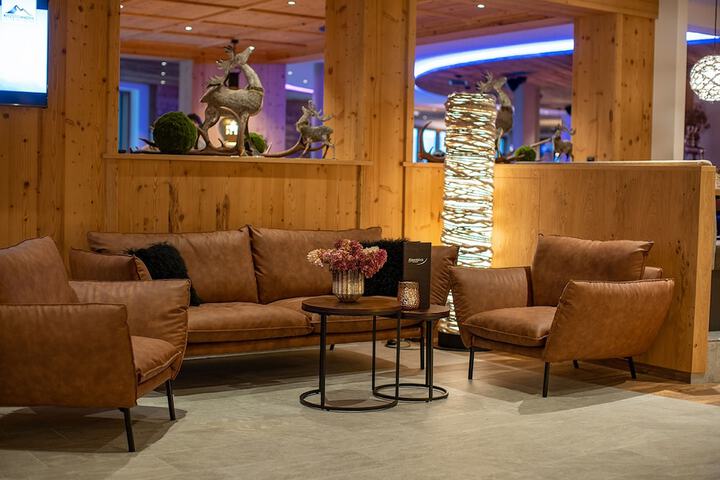 Entrance & Lobby