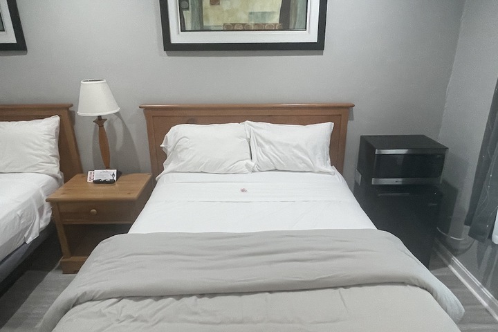 Standard Double Room (2 of 5)