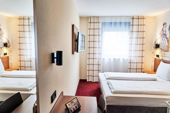 Room 19 of 40