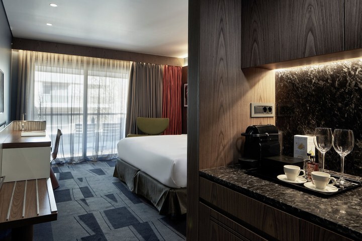 Room 34 of 84