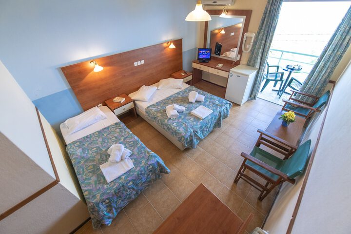 Room 7 of 76