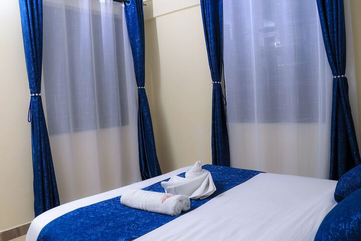 Room 8 of 28
