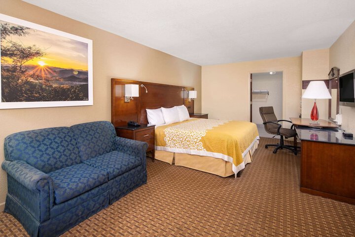 Room 10 of 15