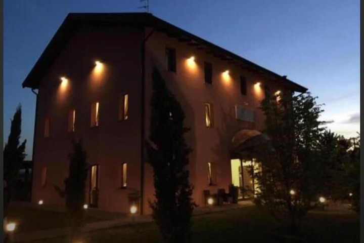 Hotel 8 of 9