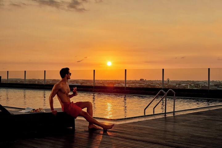 Hotel with Pool