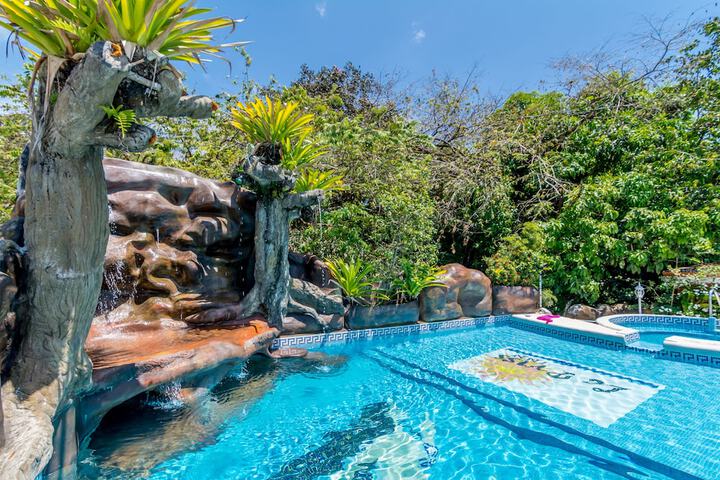 Pool 32 of 58