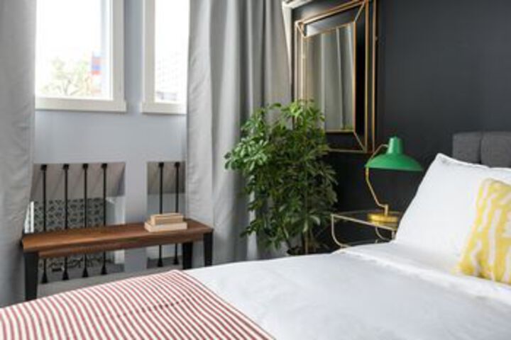 Room 5 of 44