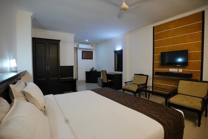 Room 2 of 9