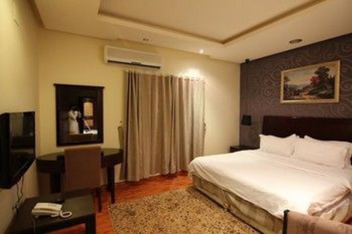 Room 6 of 20