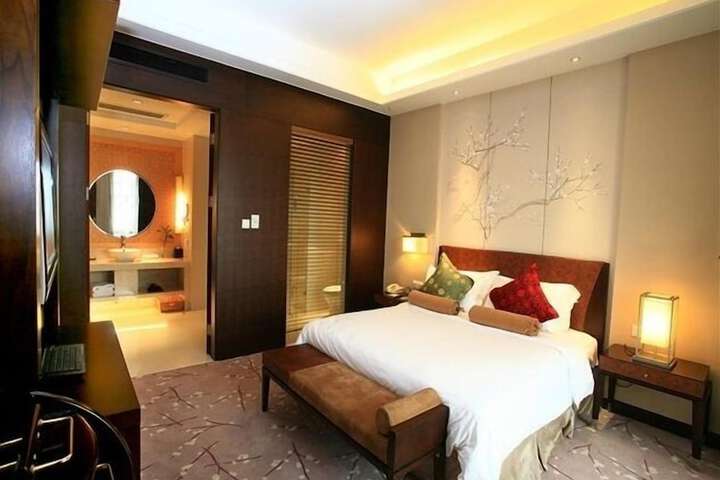 Room 4 of 20