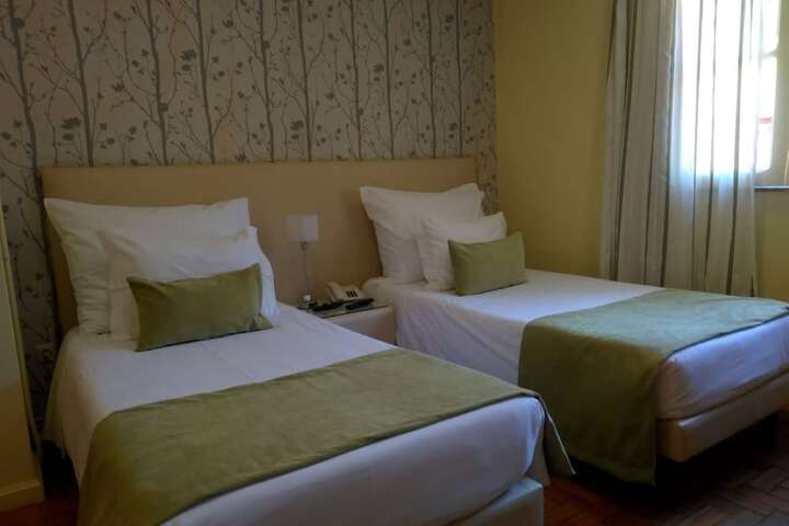 Room 17 of 93