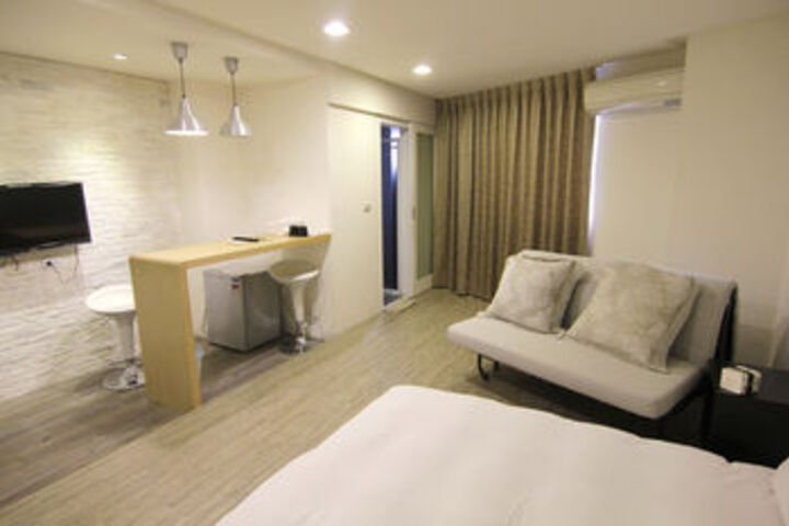 Room 9 of 37