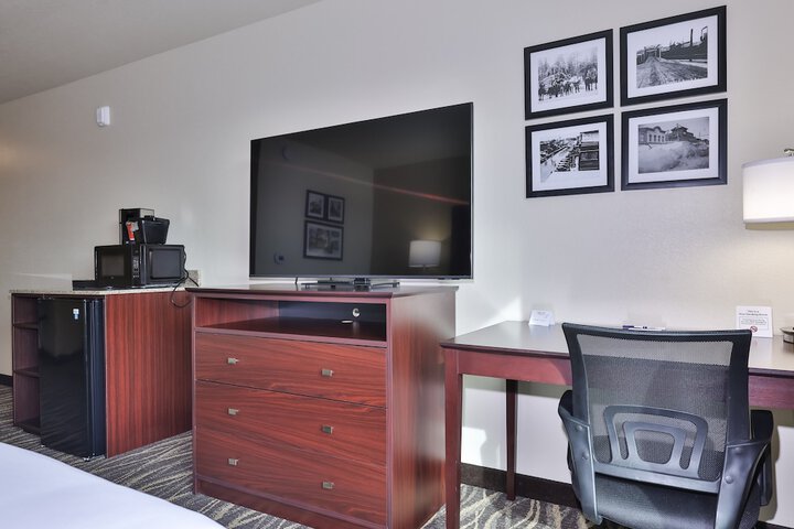Studio Accessible King Size Bed (25 of 25)