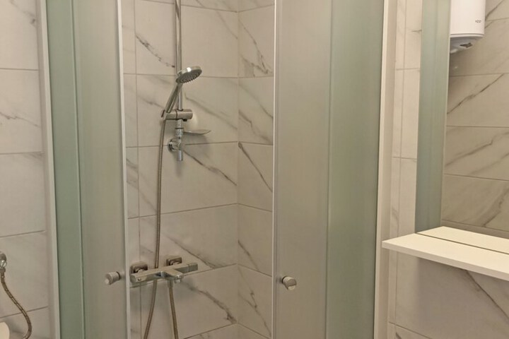 Room 102 of 117