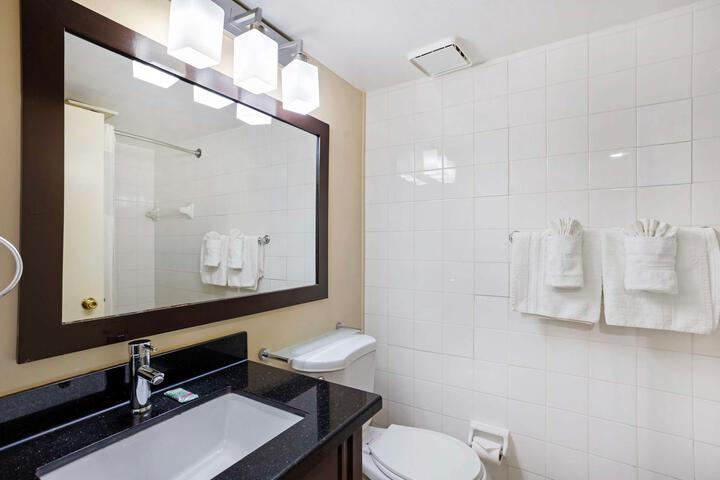 2 Double Beds High Speed Internet Accessible Microwave and Refrigerator, Coffee Maker, Hairdryer Iron and Ironing Board Full Breakfast (7 of 9)