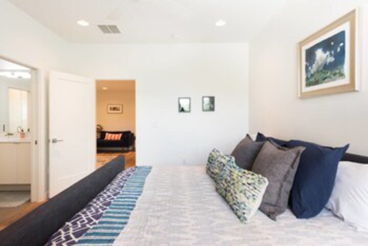Room 25 of 40