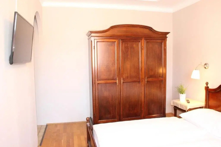 Room 3 of 12