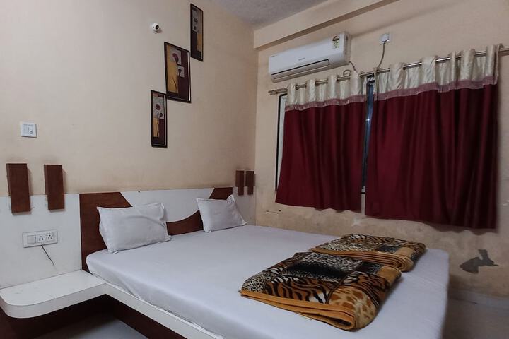 Room 3 of 9