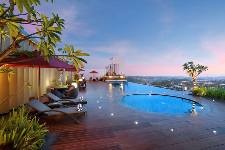 Pool Hotel