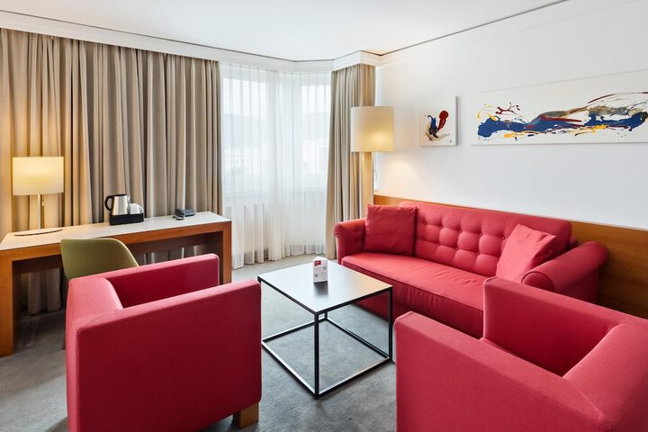Room 30 of 106