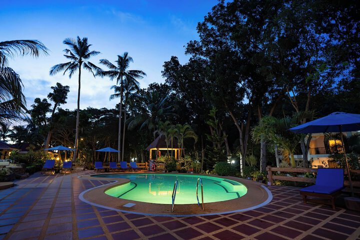 Hotel Pool