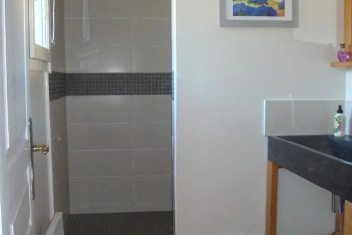 Room 6 of 10