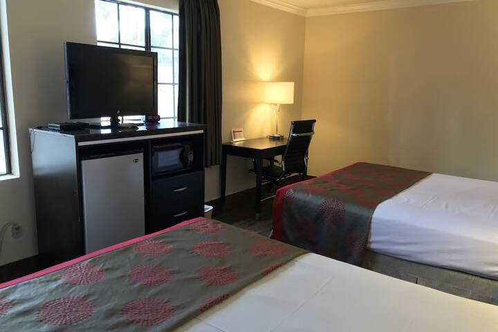 2 Queen Beds (14 of 21)