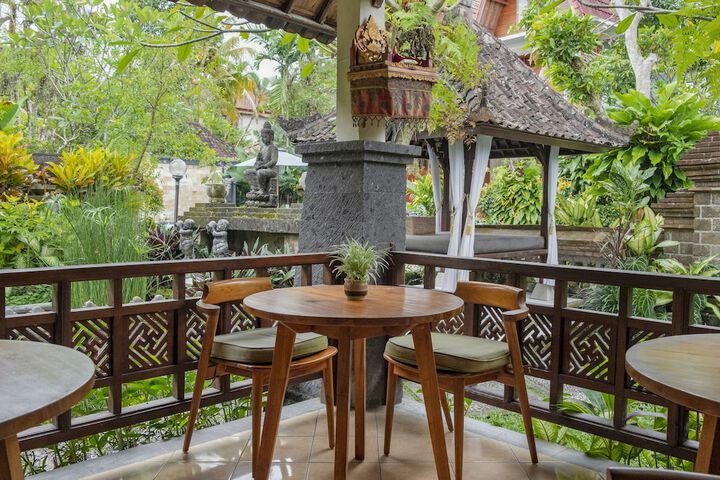 Dining 15 of 22