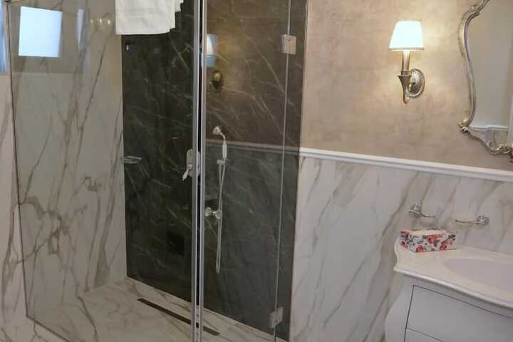 Room 18 of 27
