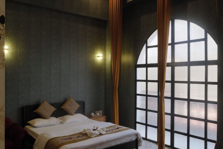 Room 25 of 76