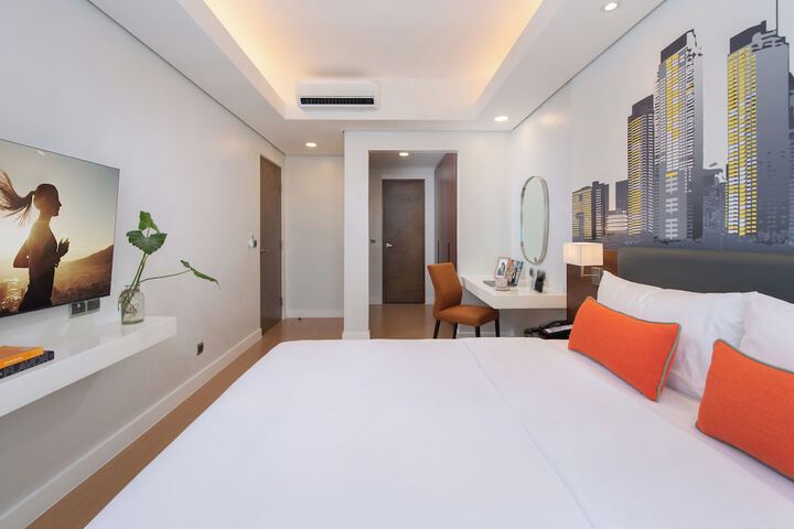 Room 25 of 40