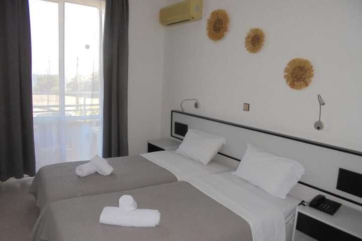 Room 9 of 19