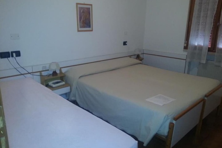 Room 19 of 38